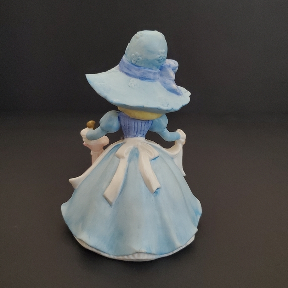 Vintage 70s Girl in Blue Dress with Umbrella Porcelain Figurine Southern Belle - Picture 8 of 8